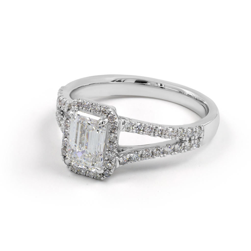 1.35 Cts 14k White Gold Emerald Shape Split Shank Ring - Image 2