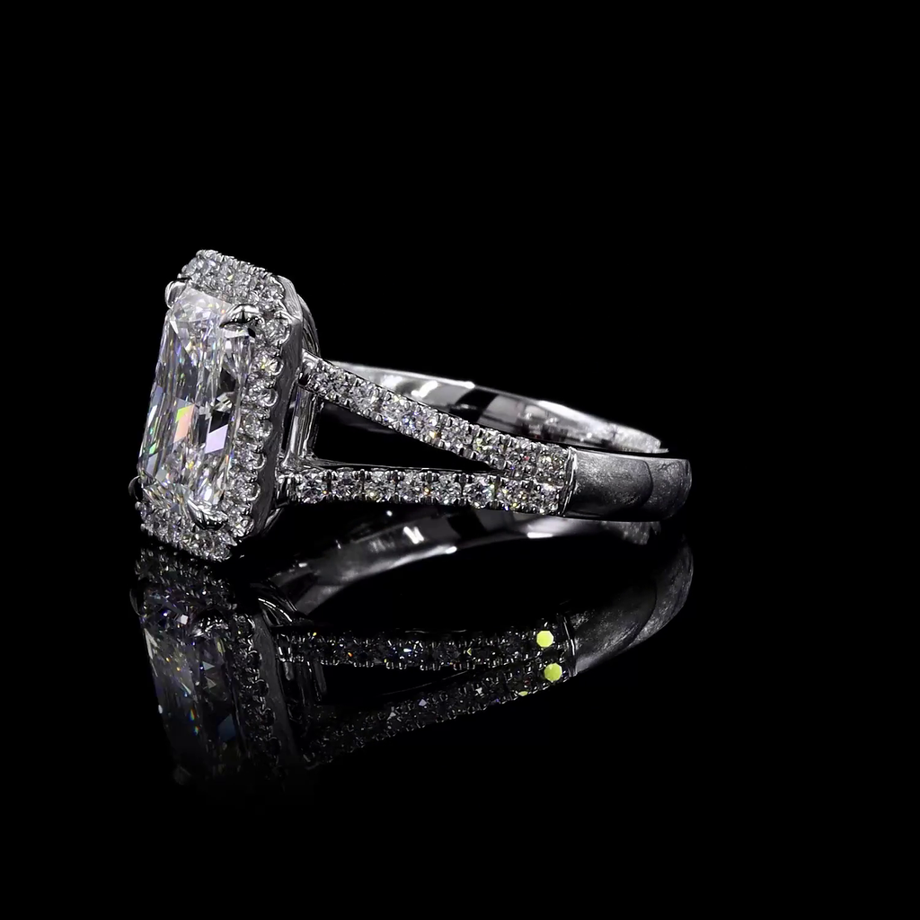 2.54 Cts Platinum Radiant Shape Split Shank Ring - Image 3
