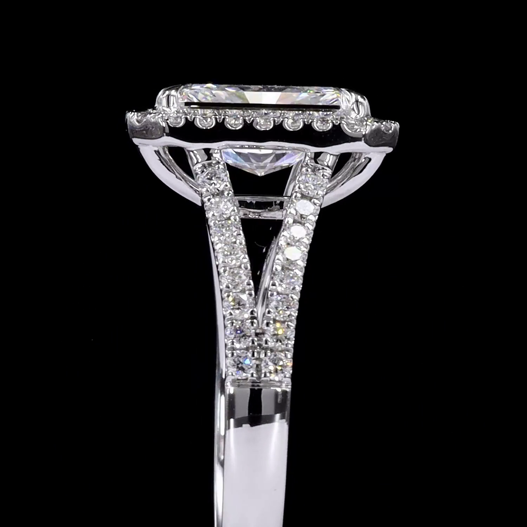 2.54 Cts Platinum Radiant Shape Split Shank Ring - Image 4
