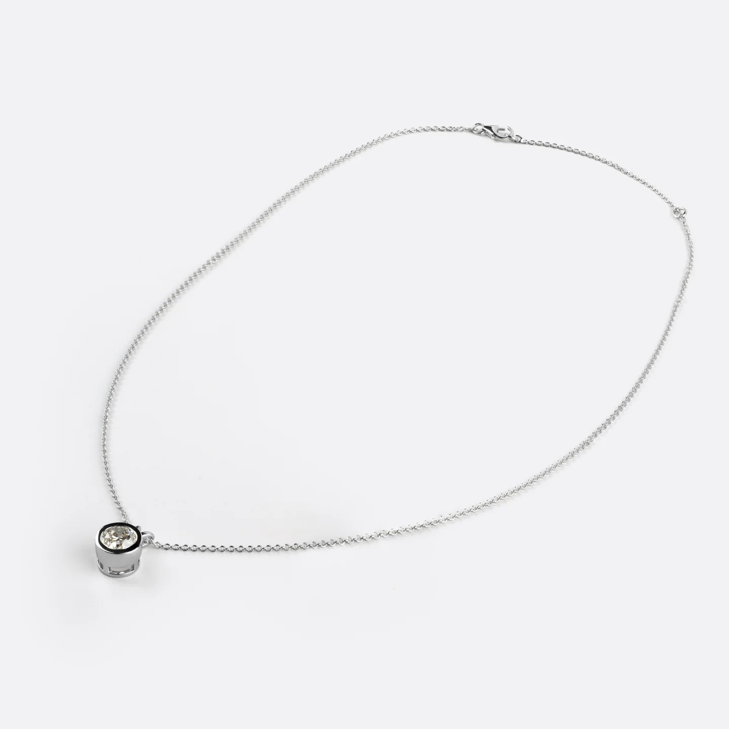 1.5 Cts 14k White Gold Old European Brilliant Shape Solitaire Pendant - Image 2