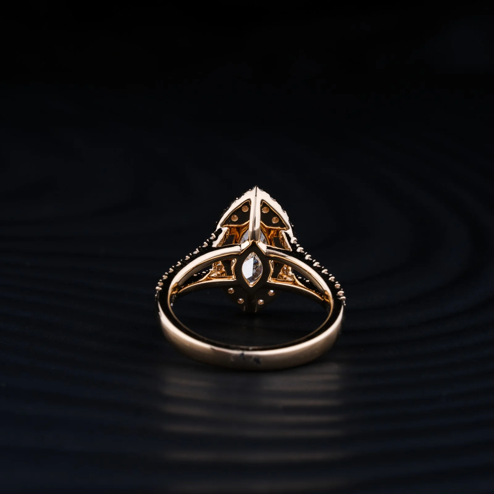3.96 Cts 14k Yellow Gold Marquise Shape Split Shank Ring - Image 2