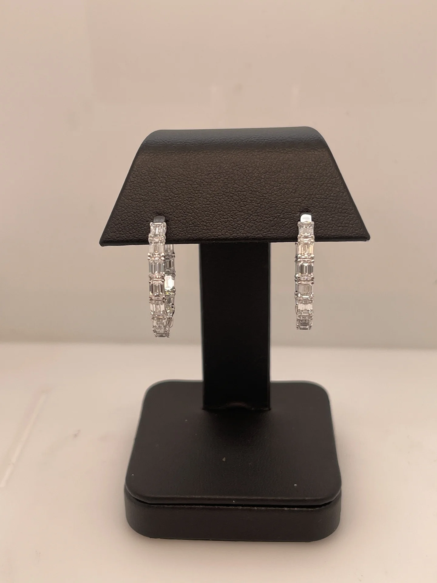 3.28 Cts 14k White Gold Emerald Shape Hoops Earring - Video