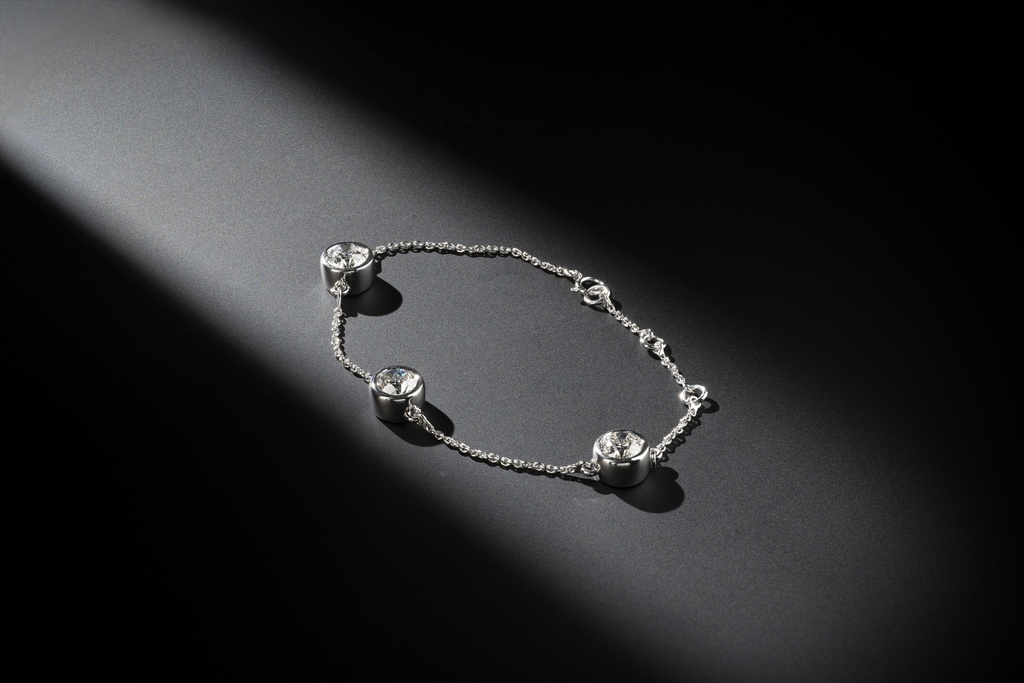 3.18 Cts 14k White Gold Old European Brilliant Shape Station Bracelet - Image 3