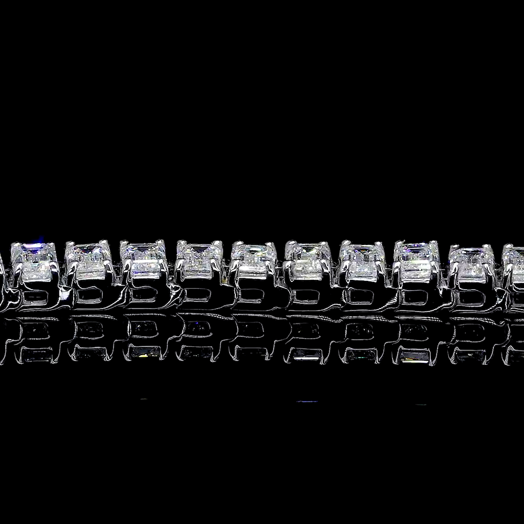10.4 Cts 14k White Gold Emerald Shape Tennis Bracelet - Image 4