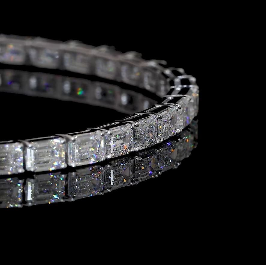 5.47 Cts 14k White Gold Emerald Shape Tennis Bracelet - Image 2