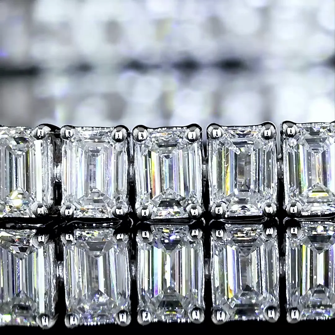 4.77 Cts 14k White Gold Emerald Shape Tennis Bracelet - Image 3