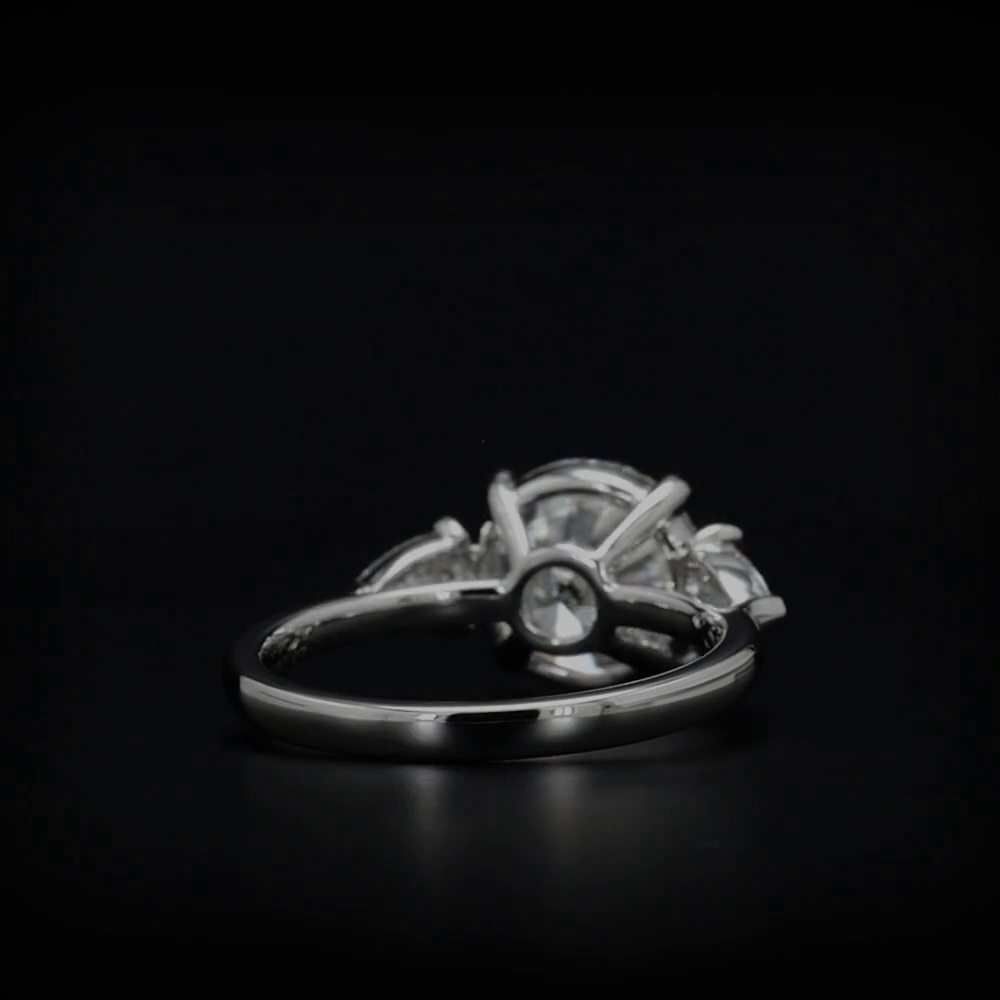 3.66 Cts 14k White Gold Round Shape 3 Stones Ring - Image 2