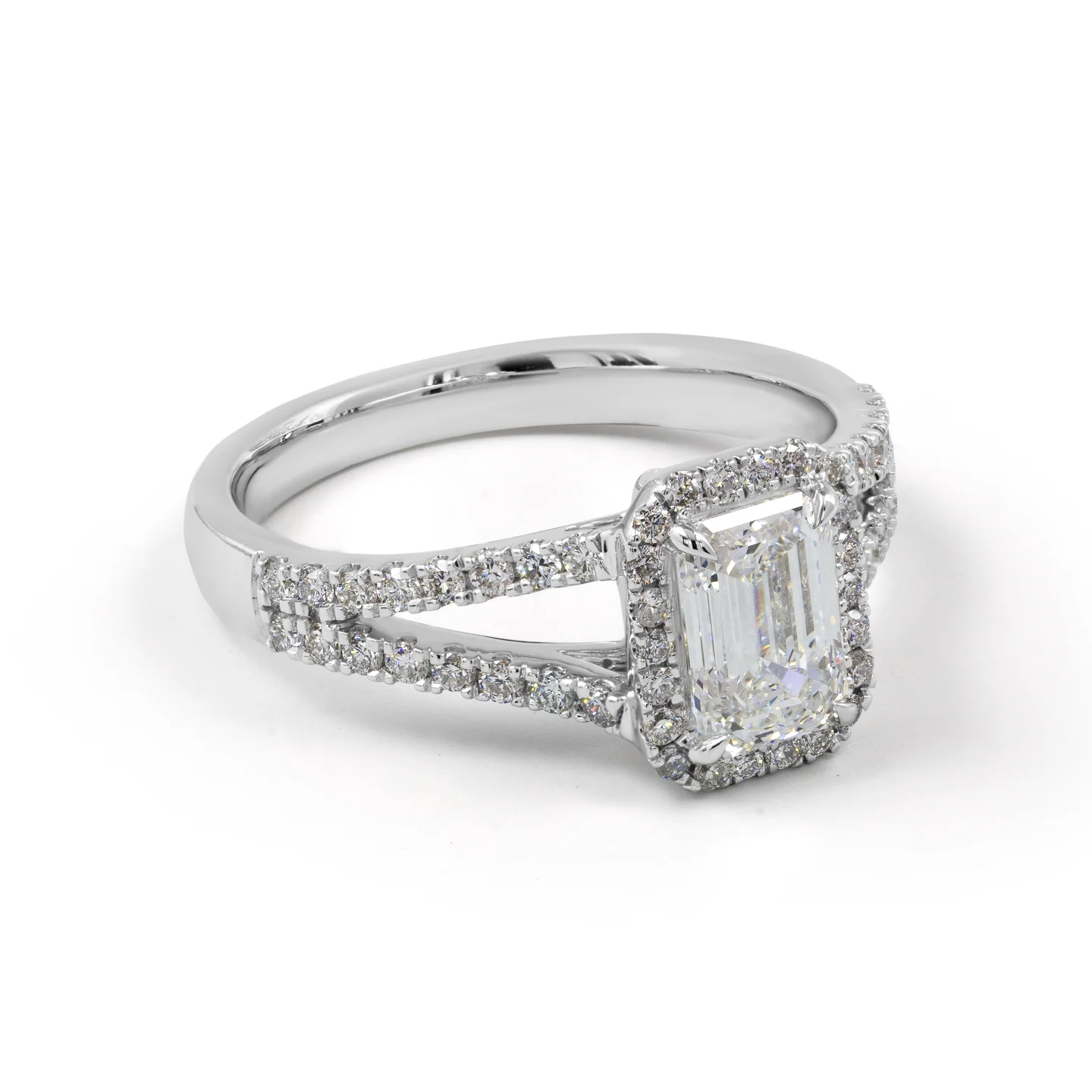 11.53 Cts 18k White Gold Emerald Shape Split Shank Ring - Image 4