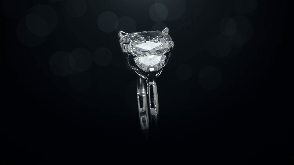 4.79 Cts 14k White Gold Cushion Modified Shape 3 Stones Ring - Image 4