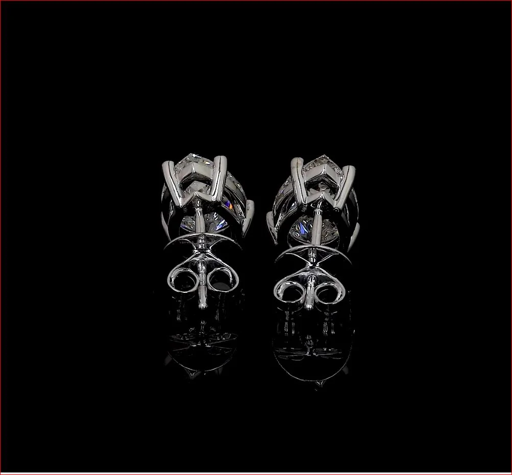 2.06 Cts 18k White Gold Pear Shape Studs Earring - Image 2