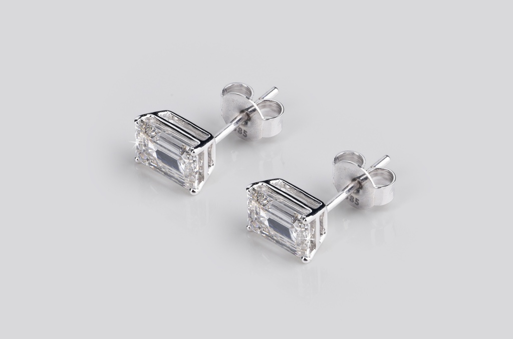 1 Cts 18k White Gold Emerald Shape Studs Earring - Image 2
