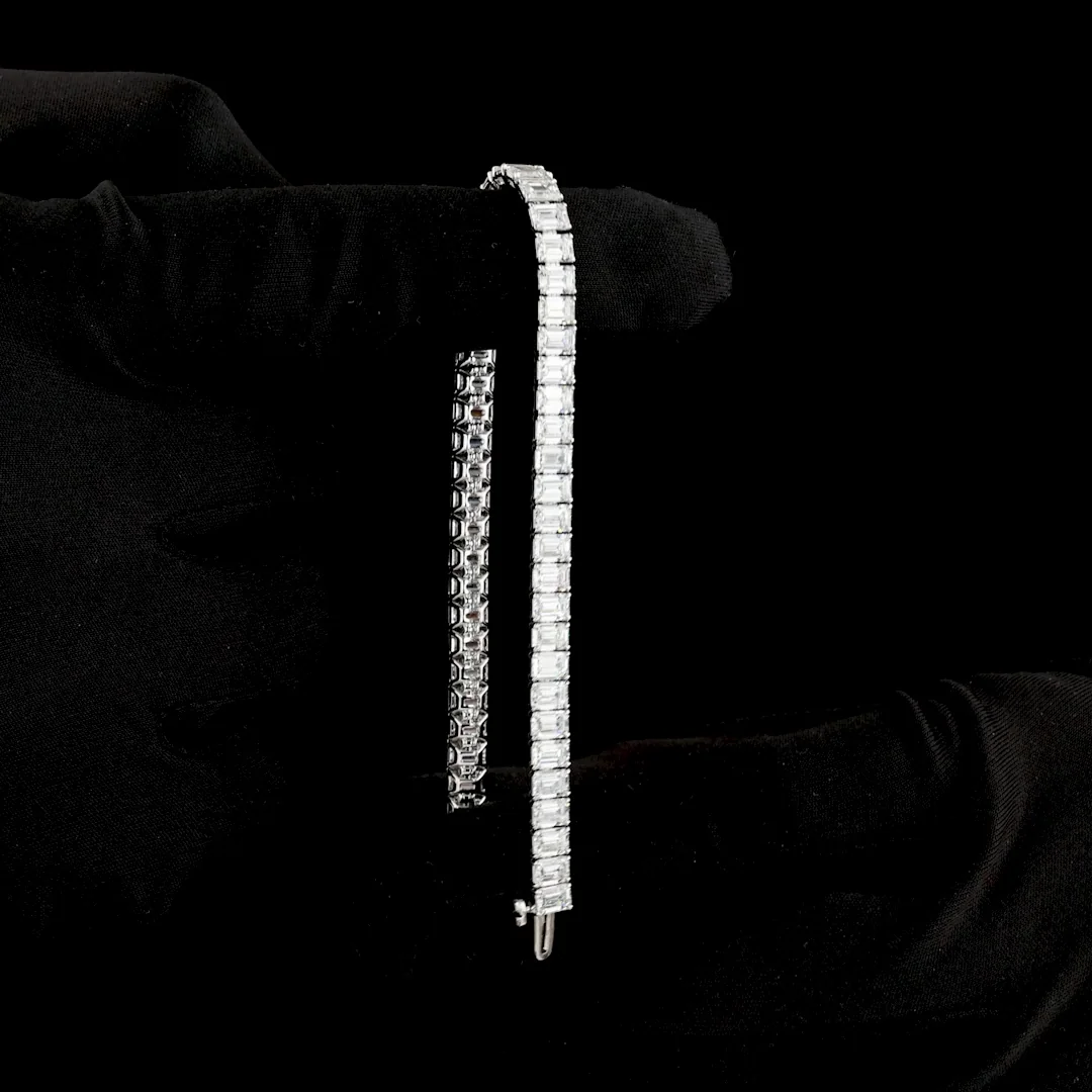 14.01 Cts 14k White Gold Emerald Shape Tennis Bracelet - Image 3