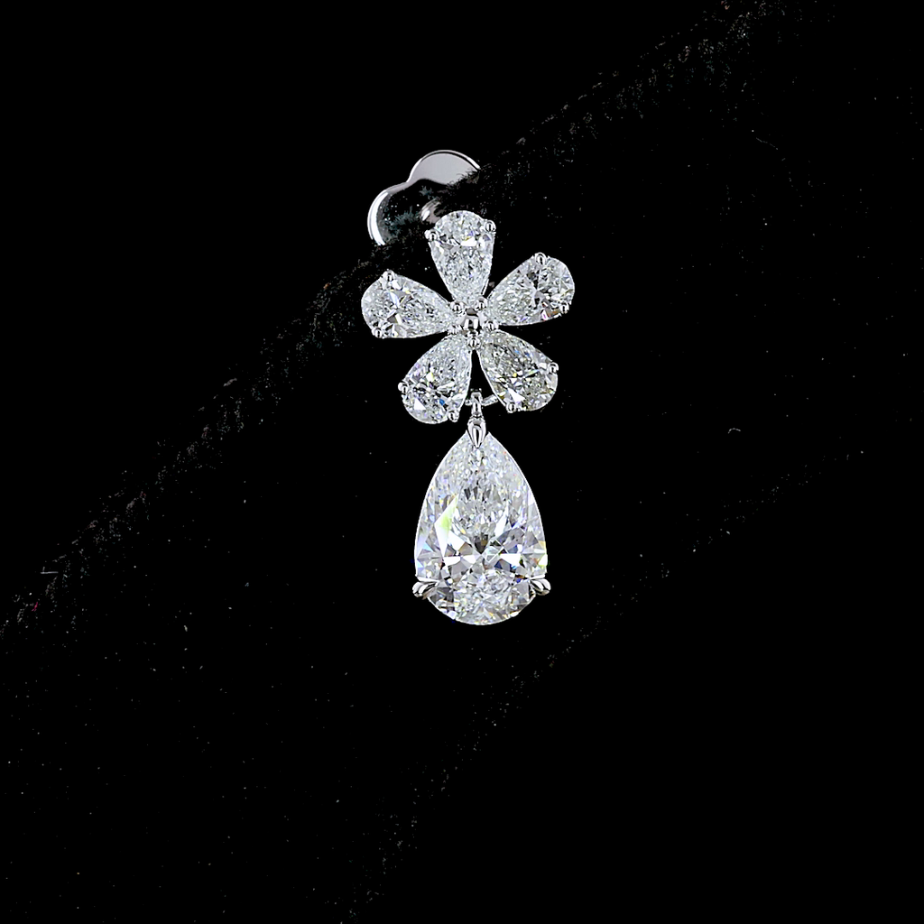 1.97 Cts 14k White Gold Pear Shape Hanging Earring - Image 4