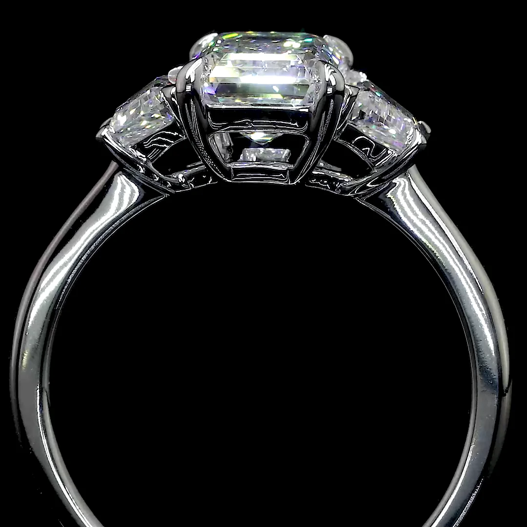4.99 Cts 18k White Gold Emerald Shape 3 Stones Ring - Image 2