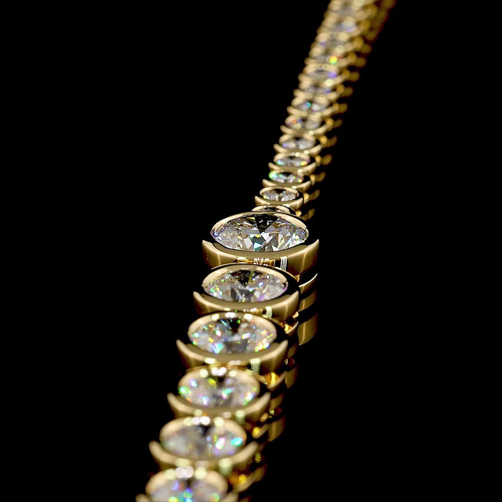 10.44 Cts 18k Yellow Gold Round Shape Riviera Necklace - Image 4