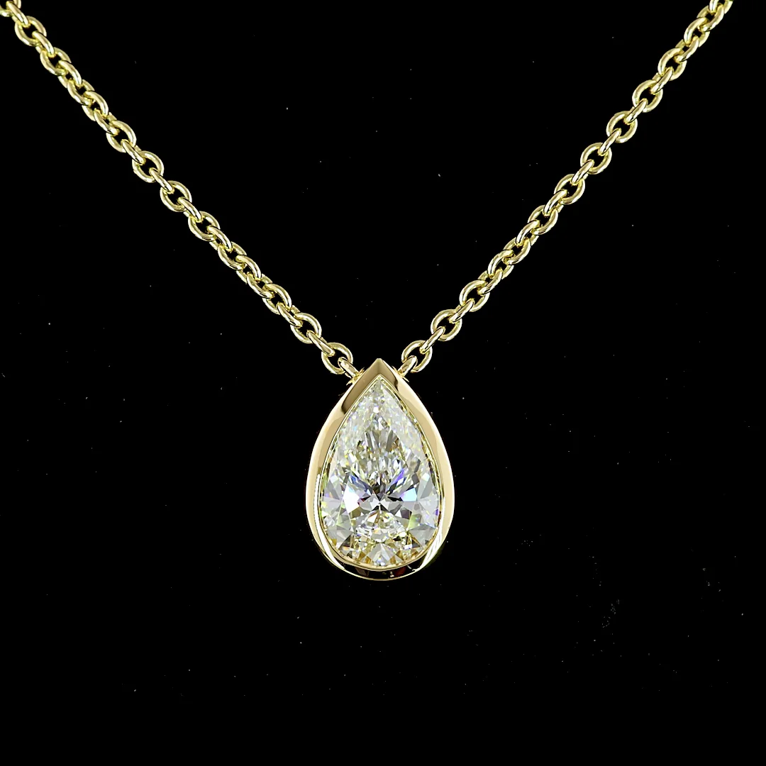 1.6 Cts 14k Yellow Gold Pear Shape Solitaire Pendant - Image 3