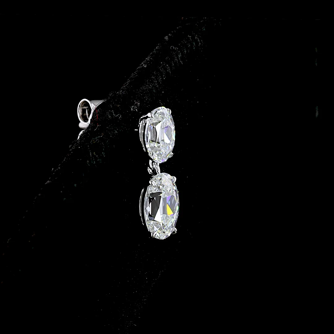 1.7 Cts 14k White Gold Antique Oval Shape Hanging Earring - Image 2