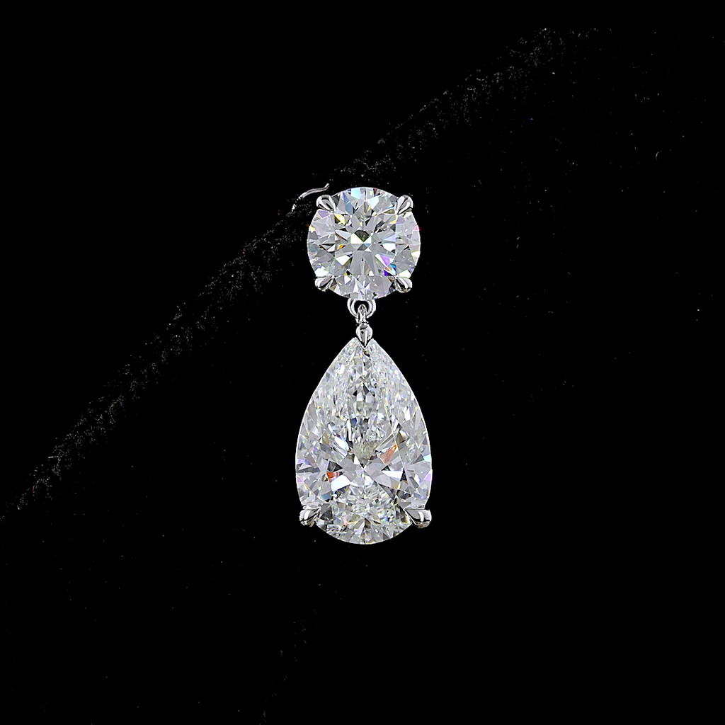 5.58 Cts 14k White Gold Pear Shape Hanging Earring - Image 4