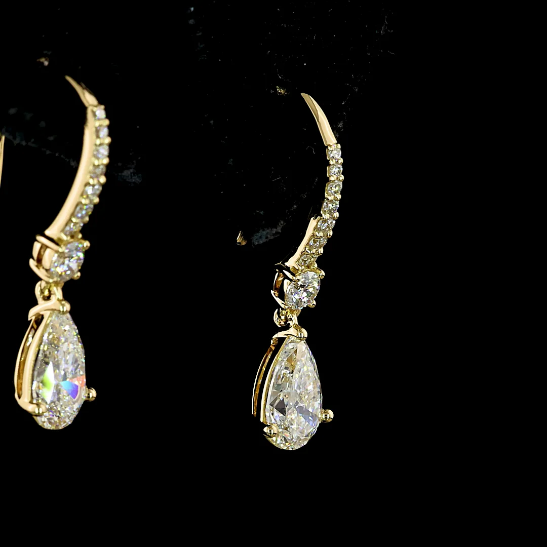 1.21 Cts 14k Yellow Gold Pear Shape Hanging Earring - Image 2