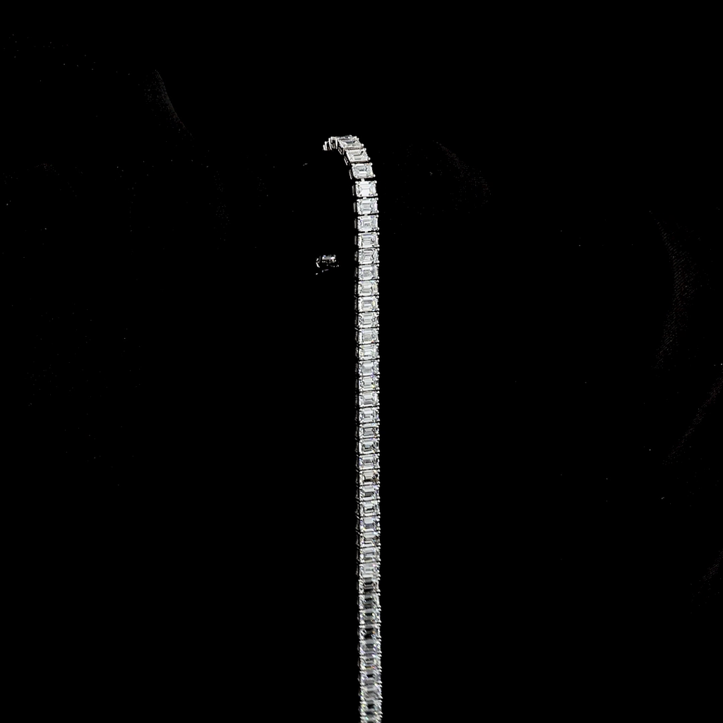 9.39 Cts 14k White Gold Emerald Shape Tennis Bracelet - Image 3
