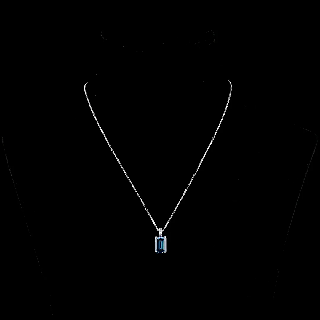 3.54 Cts 14k White Gold Emerald Shape Pendant Pendant - Video