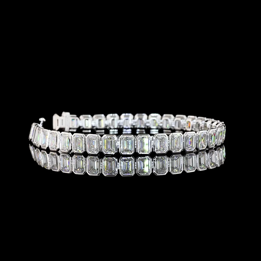 18.3 Cts 14k White Gold Emerald Shape Tennis Bracelet - Video