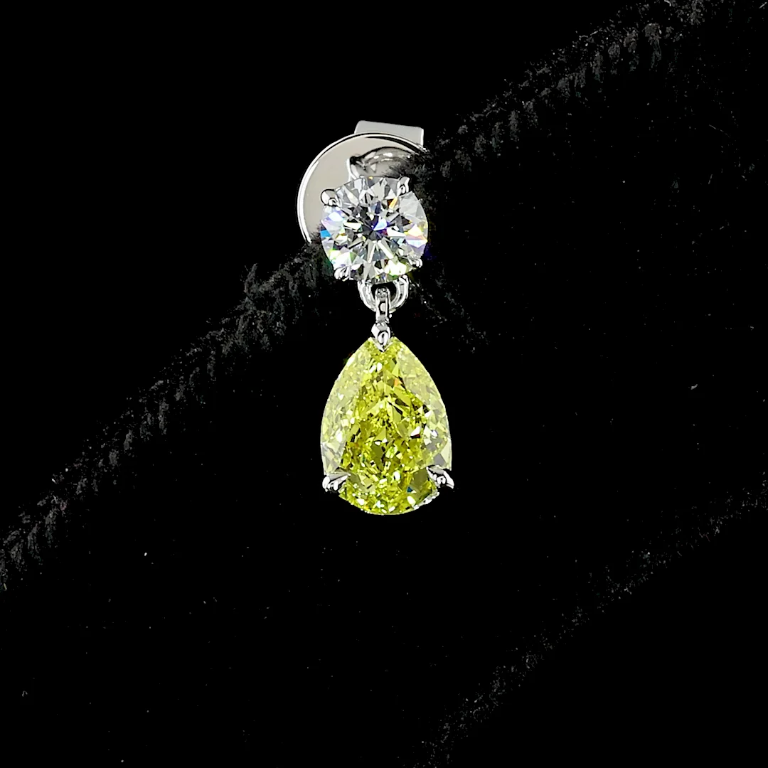 1.54 Cts 14k White Gold Pear Shape Hanging Earring - Image 3