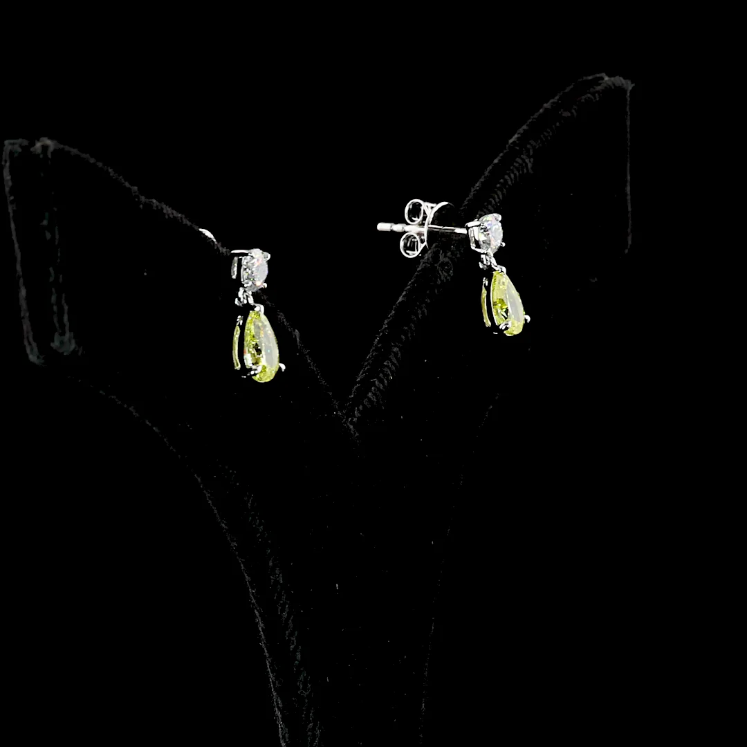 1.54 Cts 14k White Gold Pear Shape Hanging Earring - Video