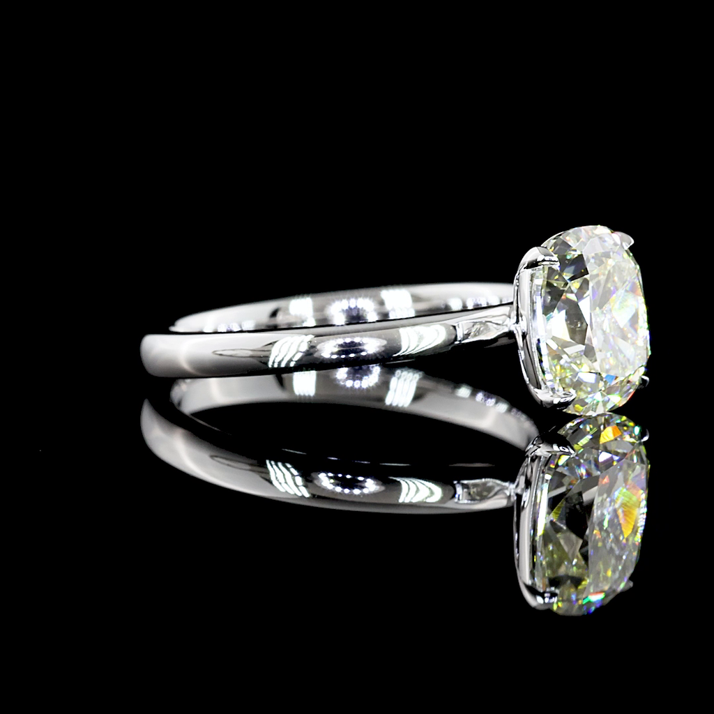 1.8 Cts 14k White Gold Antique Cushion Shape Solitaire Ring - Image 2