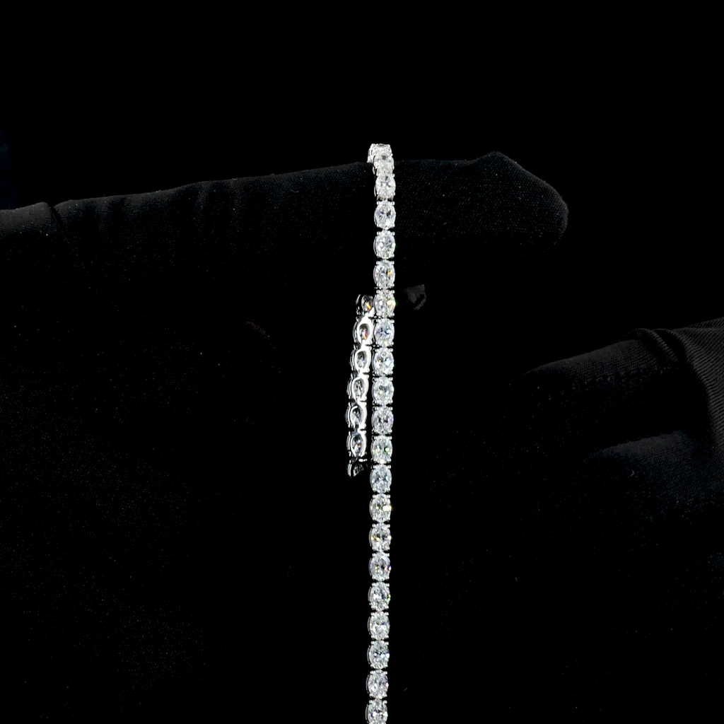 9.41 Cts 18k White Gold Oval Shape Tennis Bracelet - Image 4