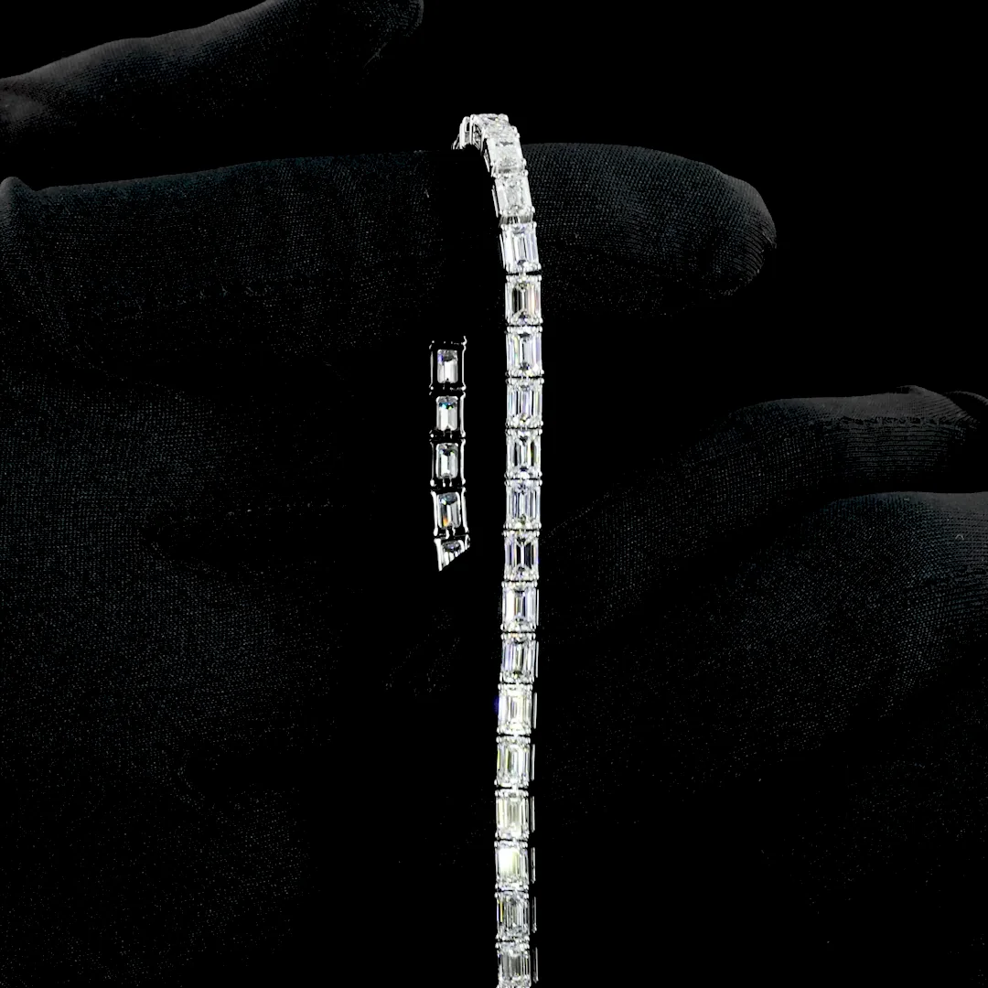 10.33 Cts 18k White Gold Emerald Shape Tennis Bracelet - Image 4