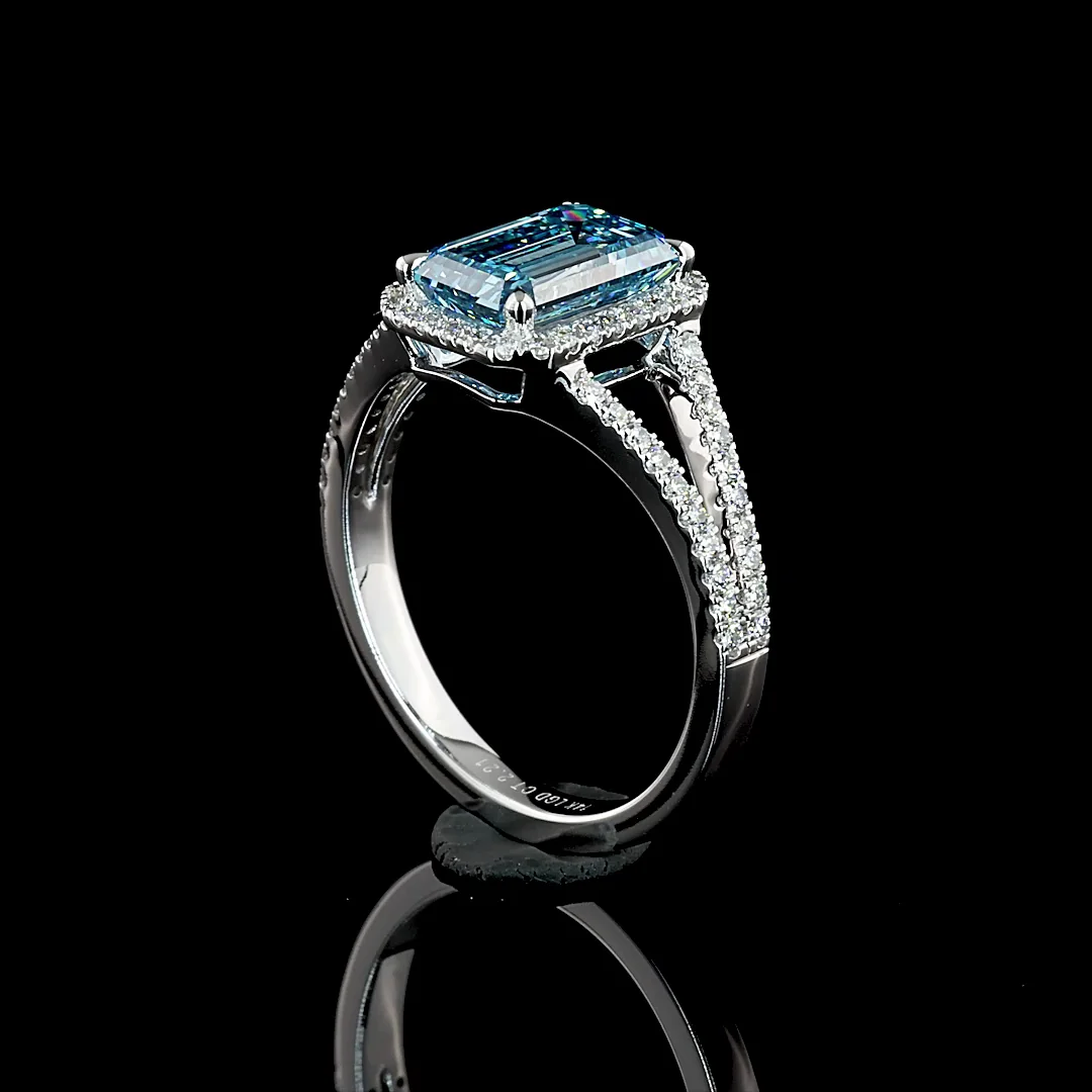 2.21 Cts 14k White Gold Emerald Shape Split Shank Ring - Image 3