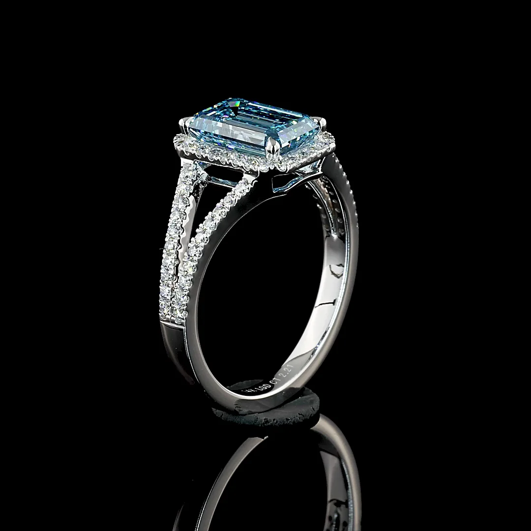 2.21 Cts 14k White Gold Emerald Shape Split Shank Ring - Image 4