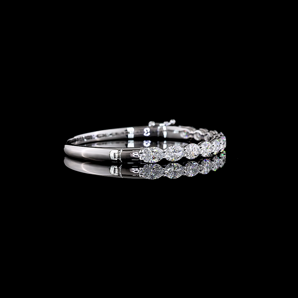 4.92 Cts 14k White Gold Oval Shape Bangles Bracelet - Image 2