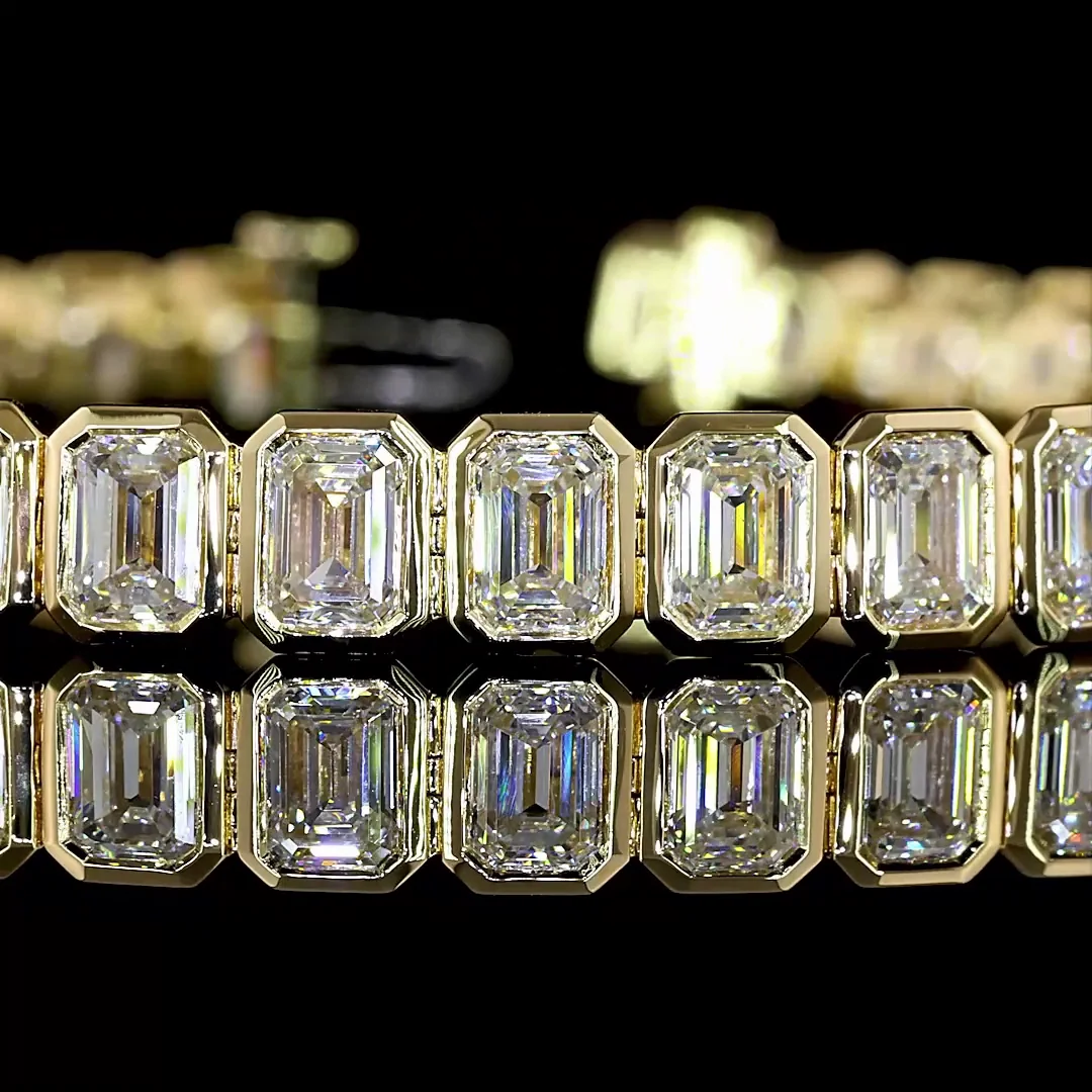 12.2 Cts 14k Yellow Gold Emerald Shape Tennis Bracelet - Image 2