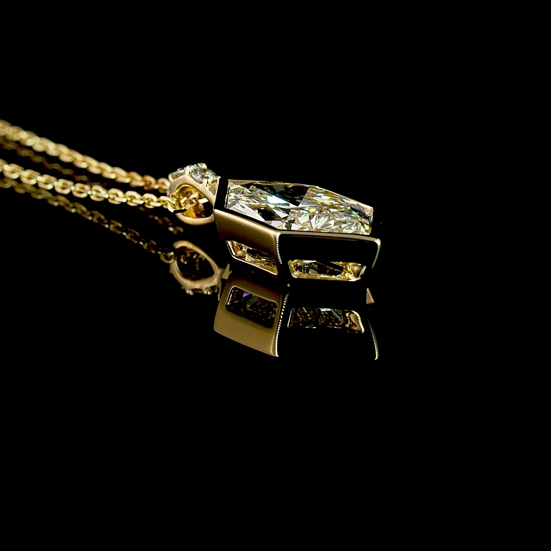 2.32 Cts 14k Yellow Gold Antique Marquise Shape Pendant Pendant - Image 2