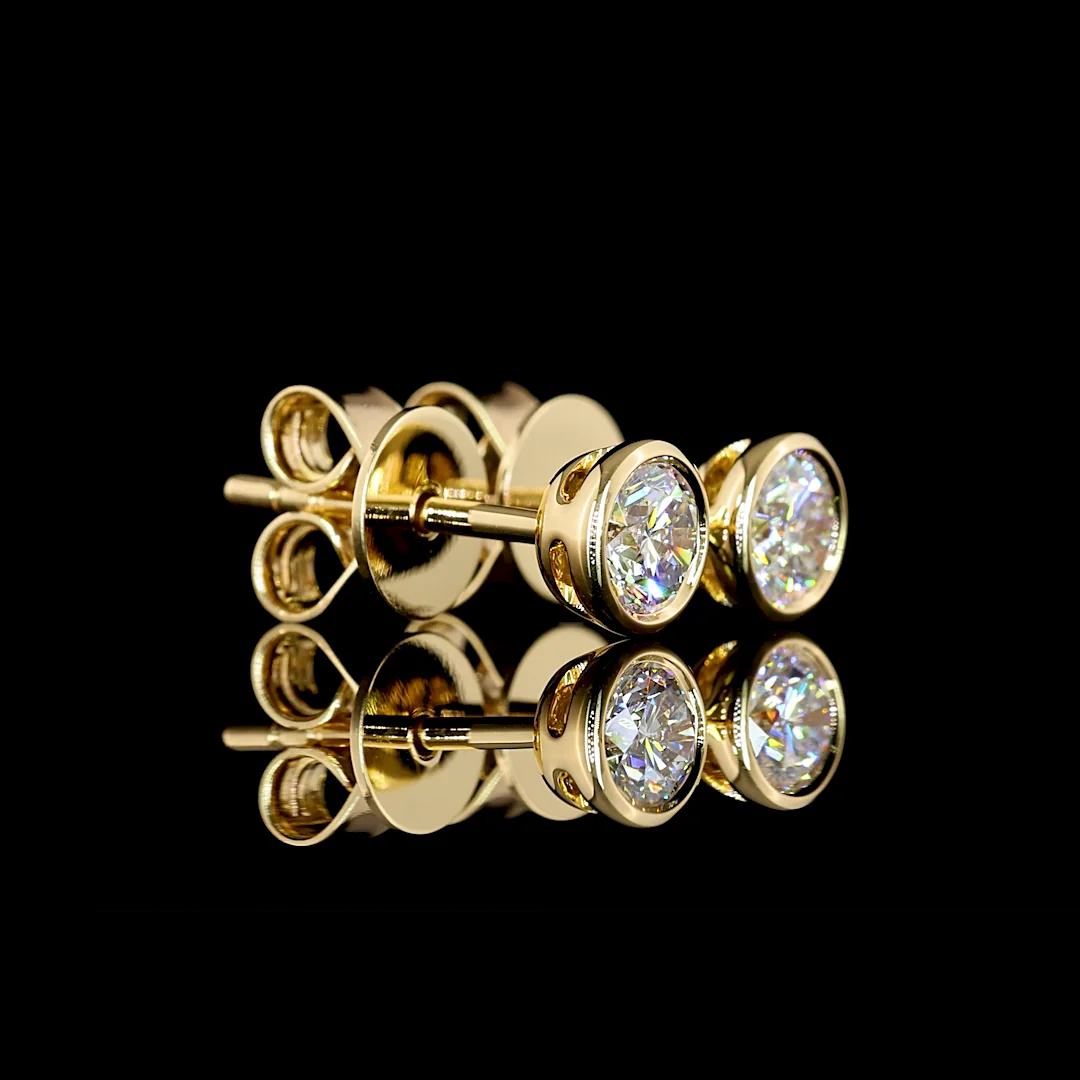0.51 Cts 18k Yellow Gold Round Shape Studs Earring - Video