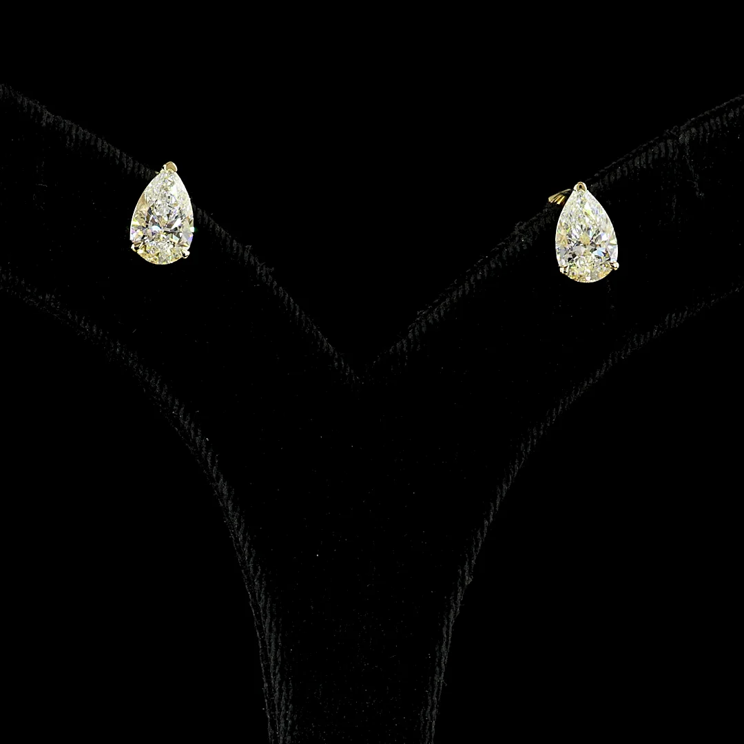 2.43 Cts 14k Yellow Gold Pear Shape Studs Earring - Video