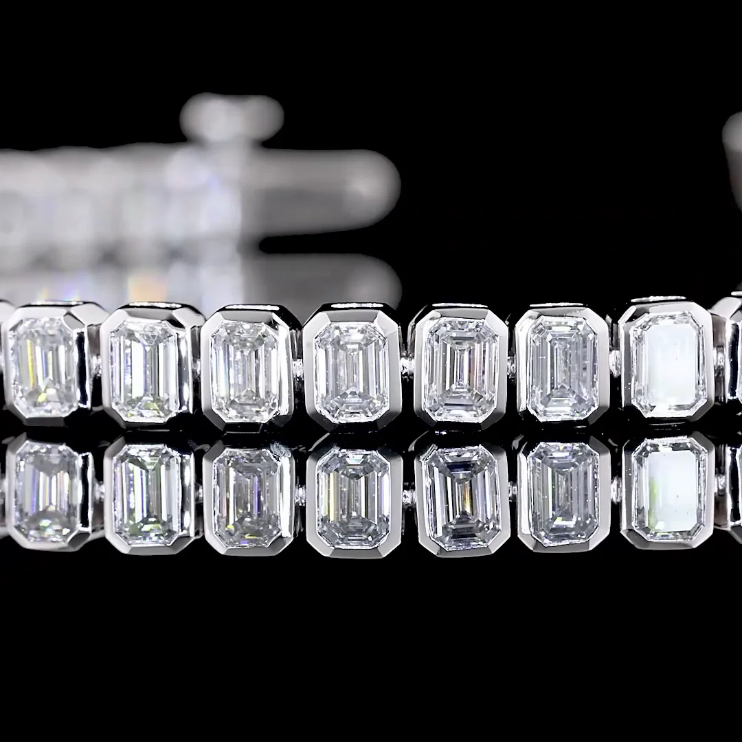 5 Cts 14k White Gold Emerald Shape Tennis Bracelet - Image 2