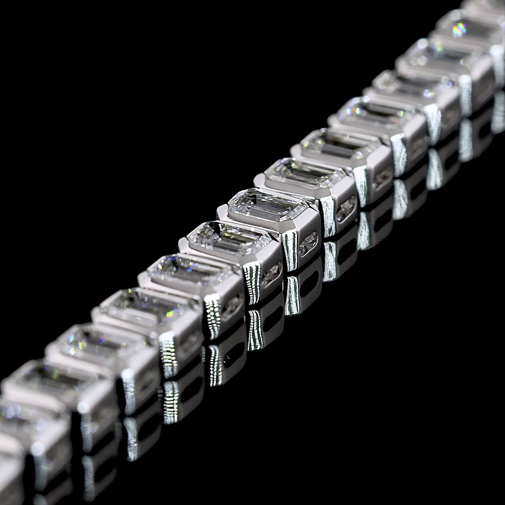 5 Cts 14k White Gold Emerald Shape Tennis Bracelet - Image 3