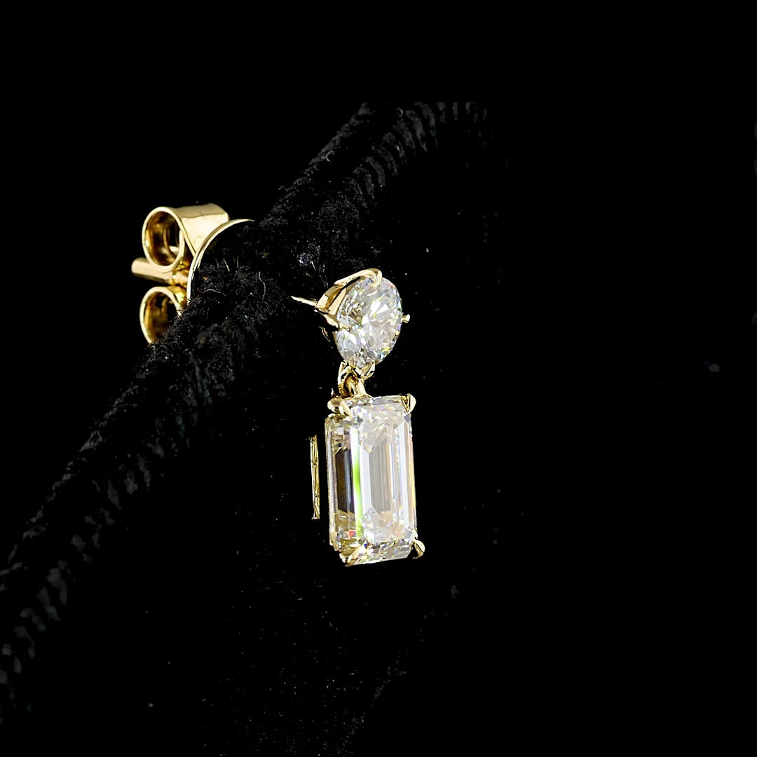 1.58 Cts 14k Yellow Gold Emerald Shape Hanging Earring - Image 2