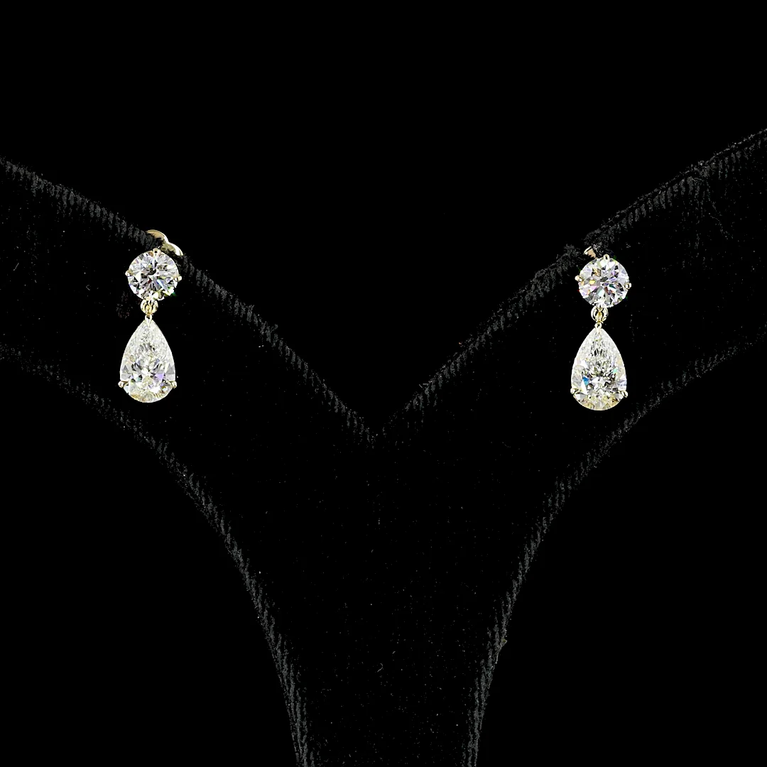 2.21 Cts 14k Yellow Gold Pear Shape Hanging Earring - Image 3