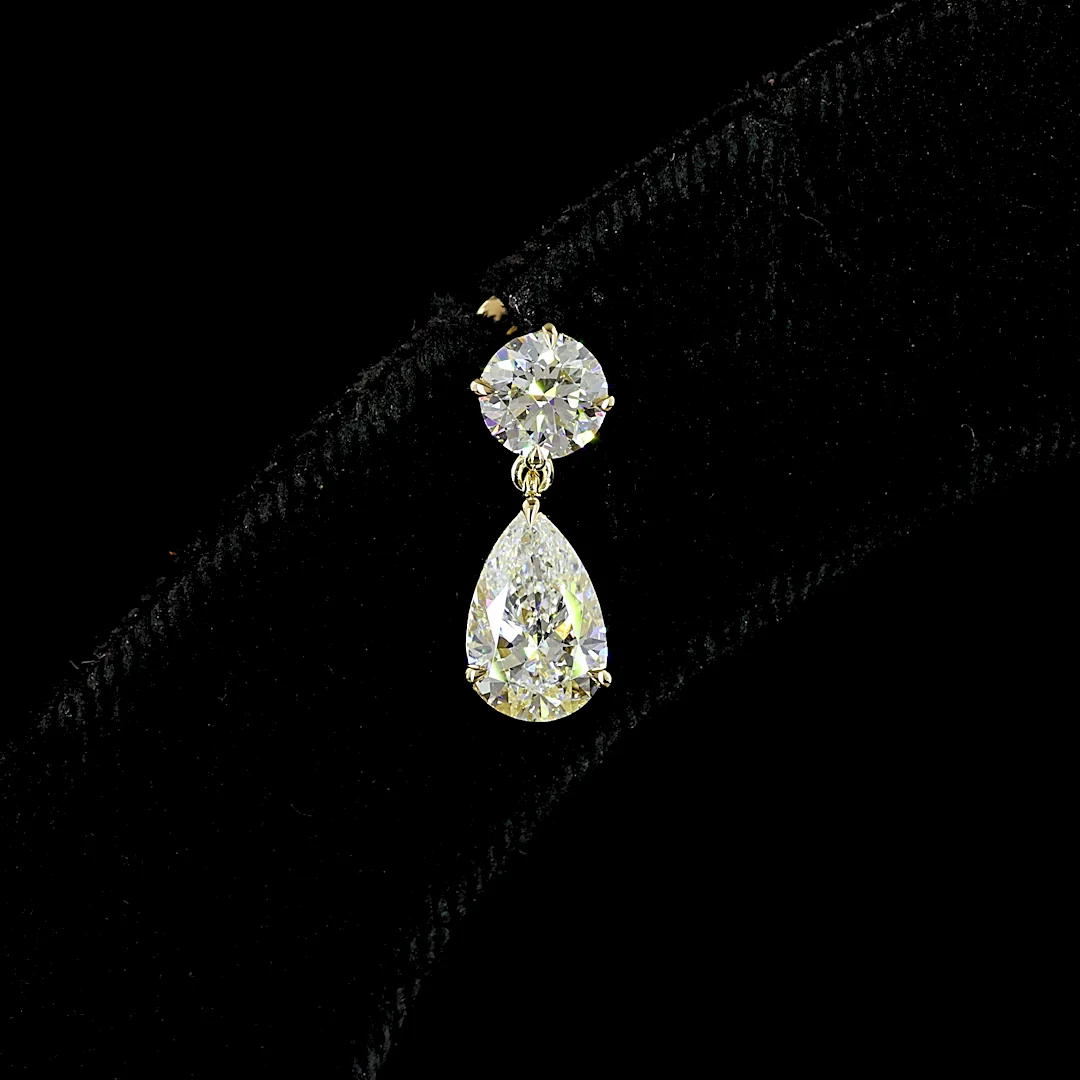 2.21 Cts 14k Yellow Gold Pear Shape Hanging Earring - Image 4