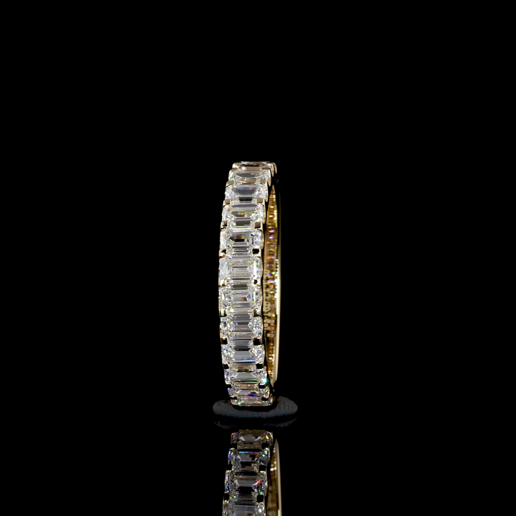 1.3 Cts 18k Yellow Gold Emerald Shape Half Eternity Eternity Band - Image 4