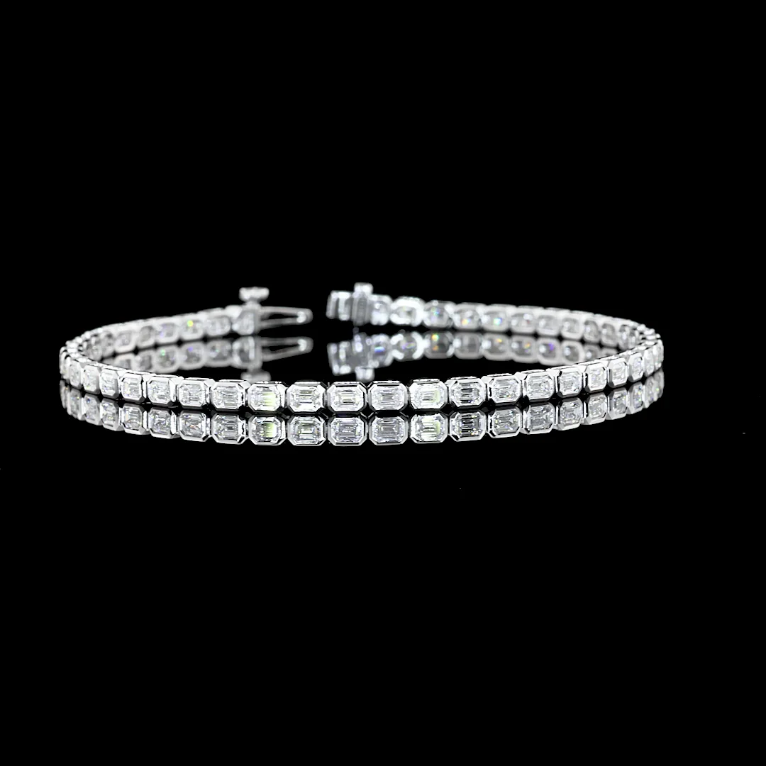 2.75 Cts 14k White Gold Emerald Shape Tennis Bracelet - Video
