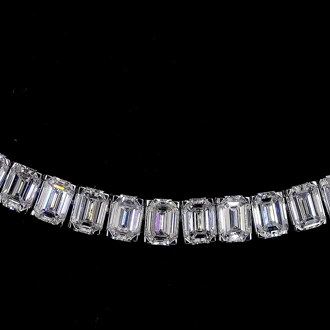 15.85 Cts 14k White Gold Emerald Shape Tennis Necklace - Image 2