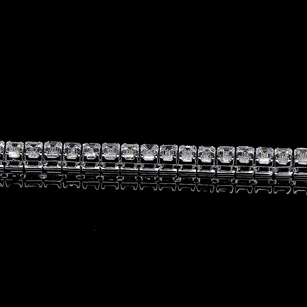 15.85 Cts 14k White Gold Emerald Shape Tennis Necklace - Image 3