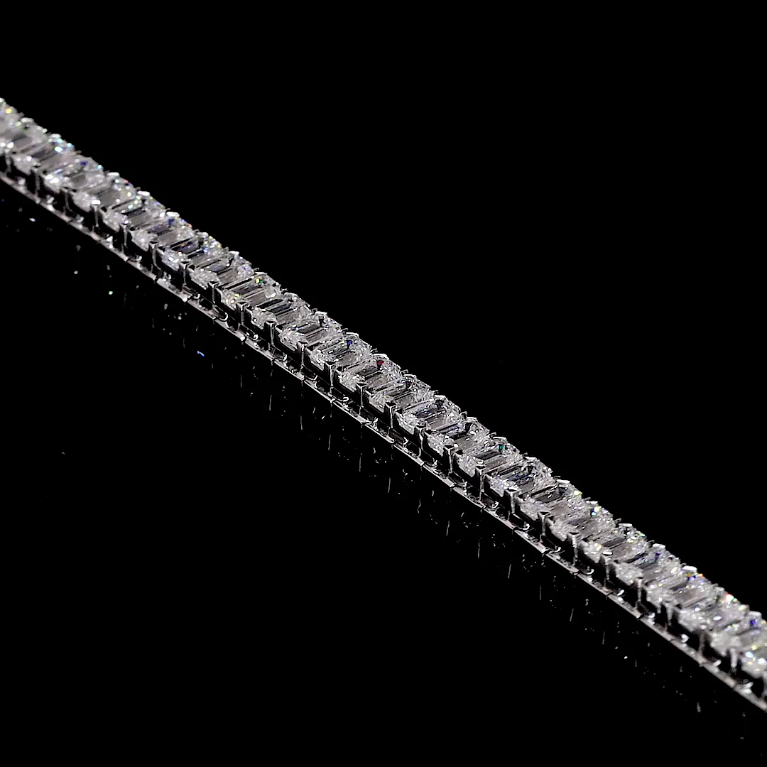 15.85 Cts 14k White Gold Emerald Shape Tennis Necklace - Image 4