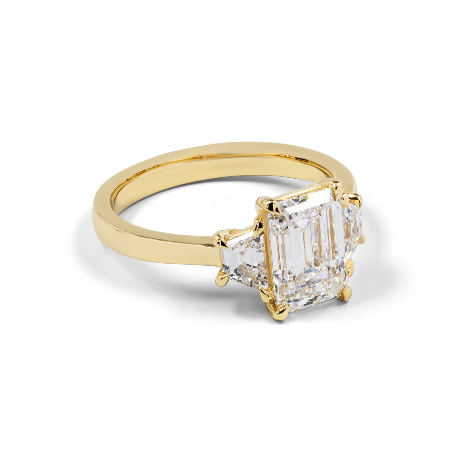 2.65 Cts 14k Yellow Gold Emerald Shape 3 Stones Ring - Image 4