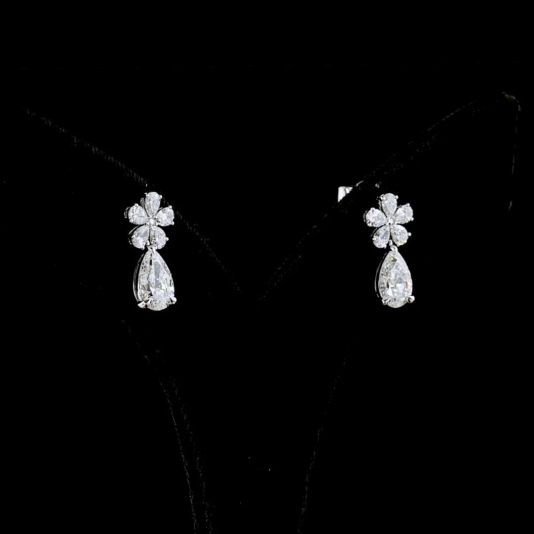2.71 Cts 18k White Gold Pear Shape Hanging Earring - Image 2